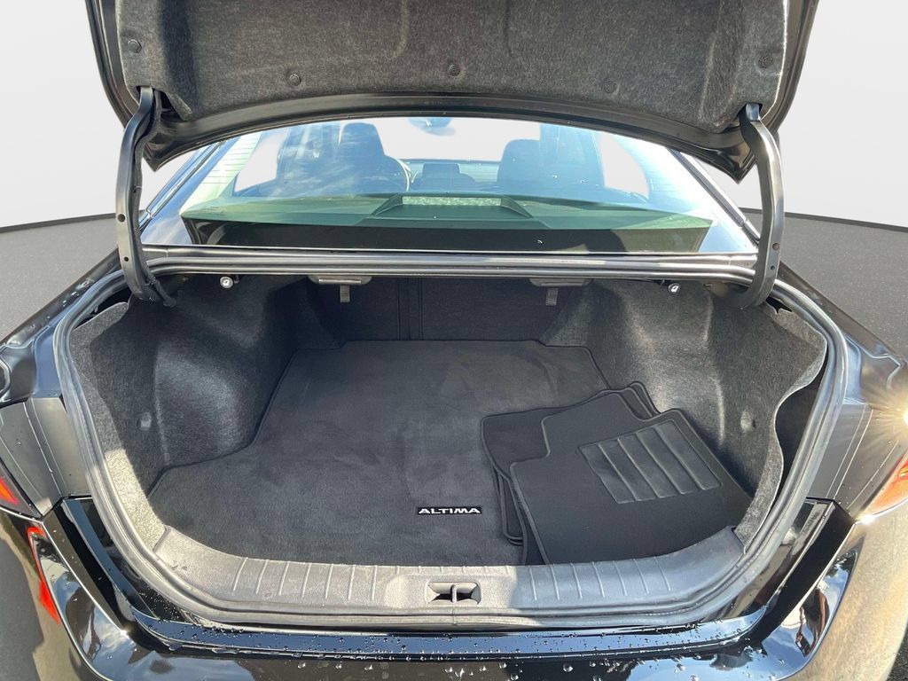 Used 2025 Nissan Altima 2.5 SV FWD image 9