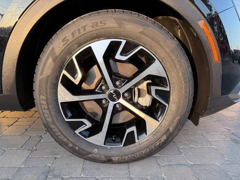 Used 2024 Kia Sportage EX FWD image 30