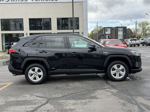 Used 2021 Toyota RAV4 XLE w/ Convenience Package AWD/4WD image 8