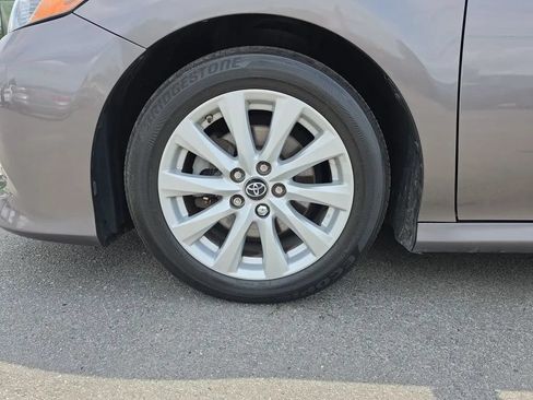 Used 2019 Toyota Camry LE w/ Carpet Mat Package FWD image 10