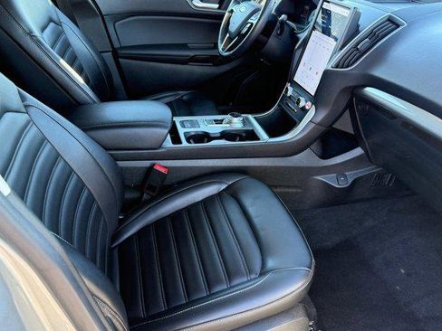 Used 2024 Ford Edge SEL image 11
