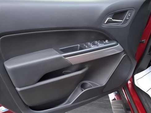 Used 2019 Chevrolet Colorado LT image 9