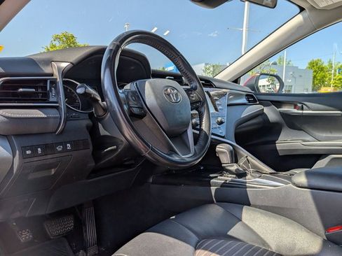 Used 2020 Toyota Camry SE FWD image 9