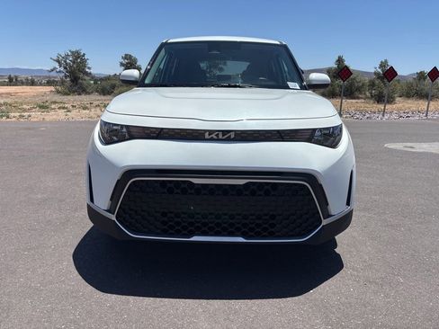 Used 2025 Kia Soul LX w/ LX Technology Package FWD image 9