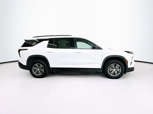 Used 2025 Chevrolet Traverse LT image 10