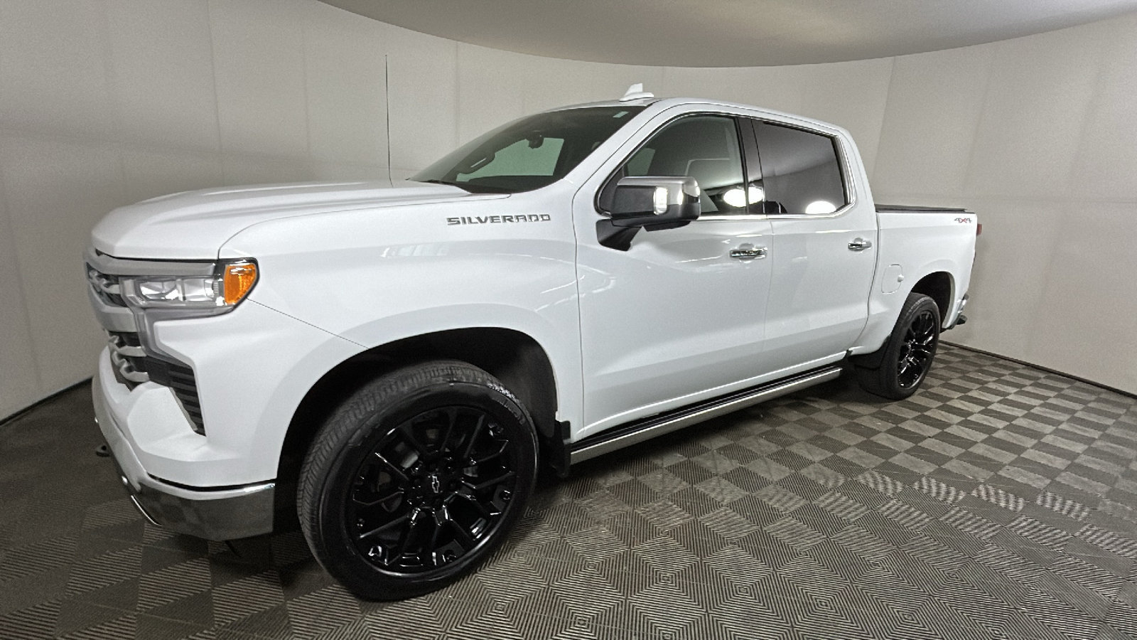 Used 2025 Chevrolet Silverado 1500 LTZ w/ LTZ Premium Package AWD/4WD image 8