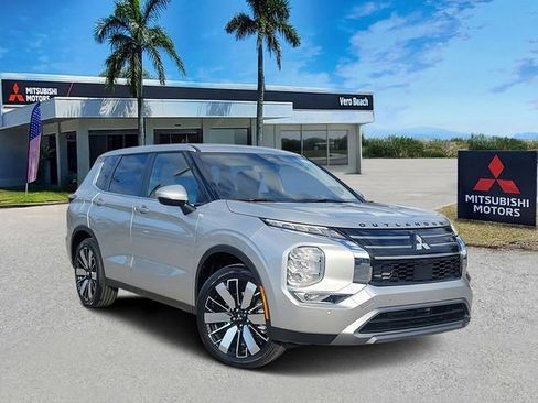 New 2026 Mitsubishi Outlander SE image 1