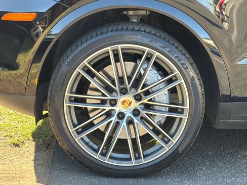 Certified 2023 Porsche Cayenne AWD/4WD image 30