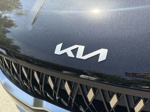 New 2026 Kia Carnival EX FWD image 12