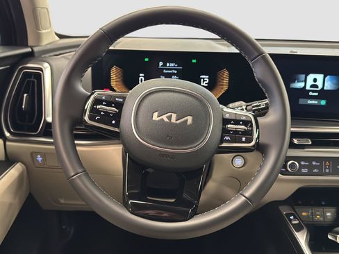 Used 2025 Kia Sorento S AWD/4WD image 11