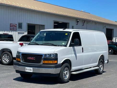 Used 2025 GMC Savana 2500 w/ Driver Convenience Package RWD image 4