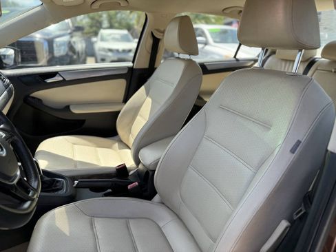 Used 2016 Volkswagen Jetta SE FWD image 12
