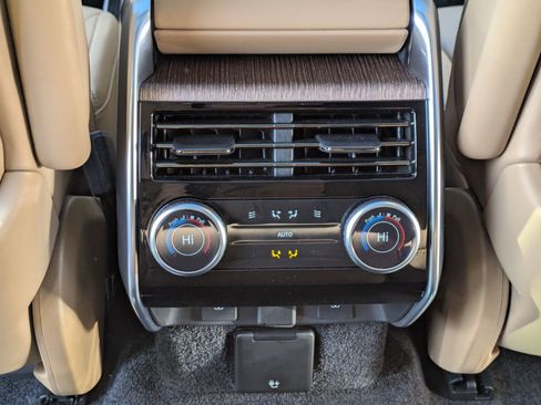 Certified 2024 Land Rover Range Rover SE image 26