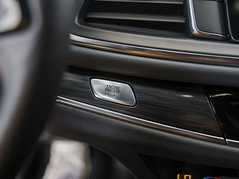 Used 2023 Buick Enclave Essence w/ Sport Touring Edition FWD image 21