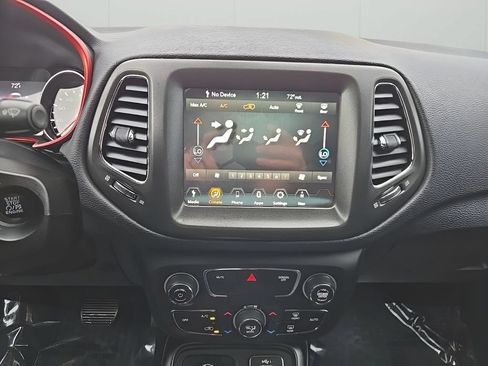 Used 2019 Jeep Compass Trailhawk w/ Popular Equipment Group AWD/4WD image 23