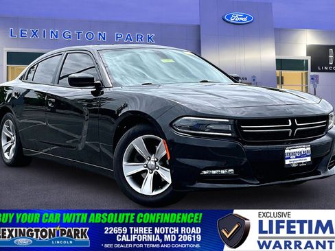 Used 2017 Dodge Charger SXT RWD image 1