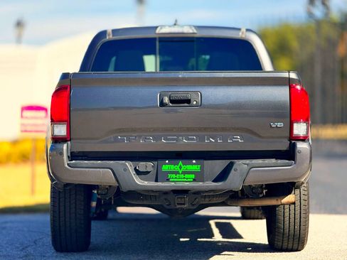 Used 2019 Toyota Tacoma TRD Sport image 10