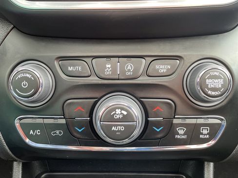Used 2023 Jeep Cherokee Altitude Lux w/ Lux Elite Package AWD/4WD image 25