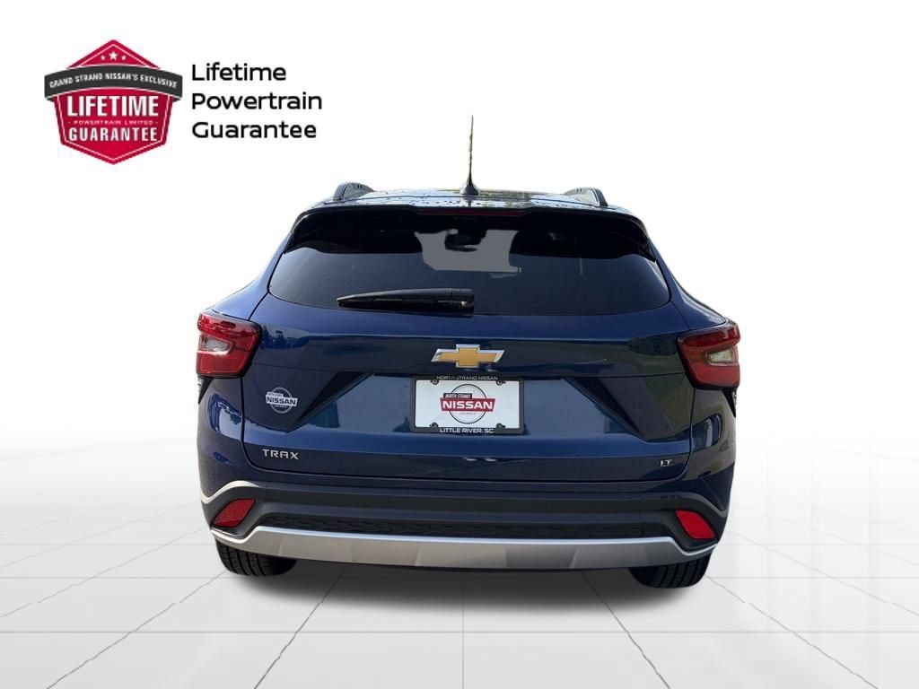 Used 2024 Chevrolet Trax LT FWD image 4