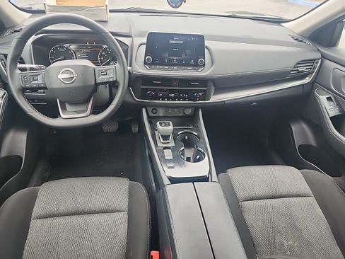 Used 2025 Nissan Rogue SV image 9