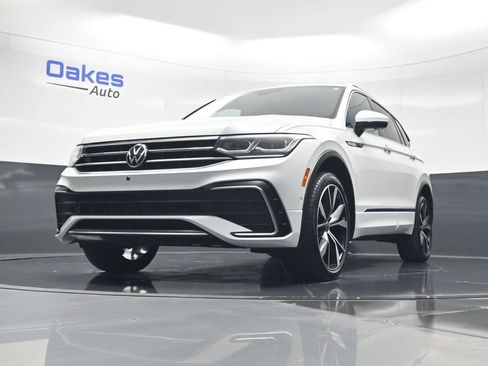 Used 2023 Volkswagen Tiguan SEL R-Line image 43