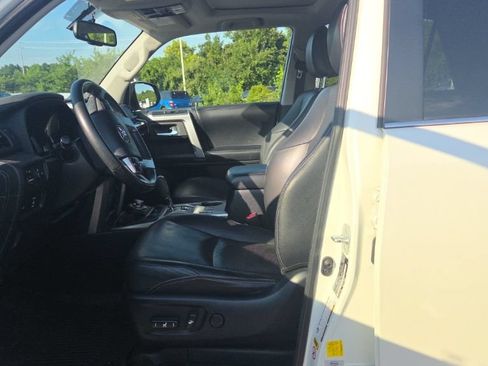 Used 2018 Toyota 4Runner Limited AWD/4WD image 7