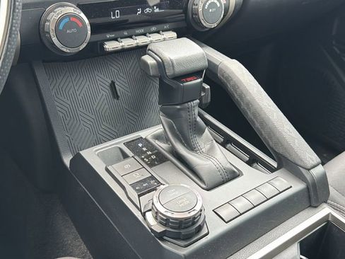 Used 2025 Toyota Tacoma TRD Sport AWD/4WD image 31