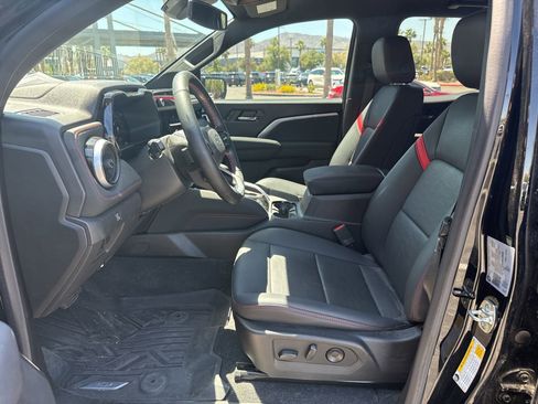 Used 2024 Chevrolet Colorado Z71 w/ Z71 Convenience Package 2 AWD/4WD image 10