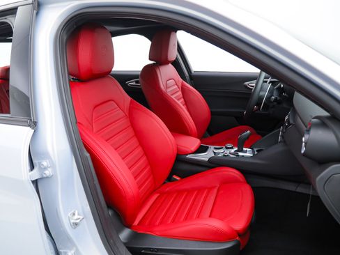 New 2026 Alfa Romeo Giulia w/ Driving Assist Package RWD image 11
