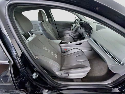 Used 2025 Hyundai Elantra SEL FWD image 33