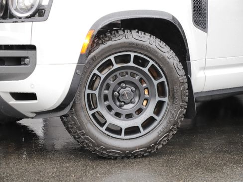 New 2026 Land Rover Defender 110 image 2