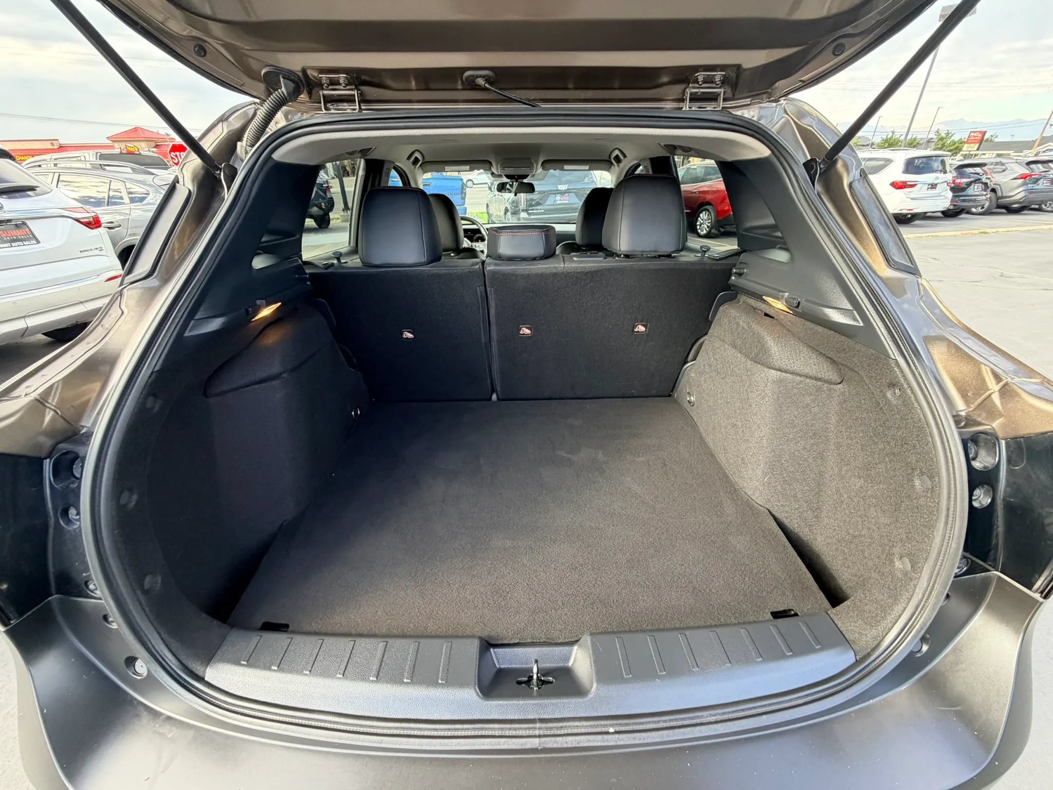 Used 2025 Nissan Kicks SR AWD/4WD image 25