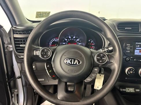 Used 2019 Kia Soul FWD image 2