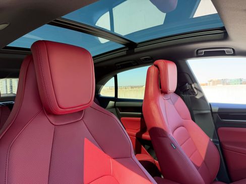 New 2026 Porsche Macan 4 Electric image 13