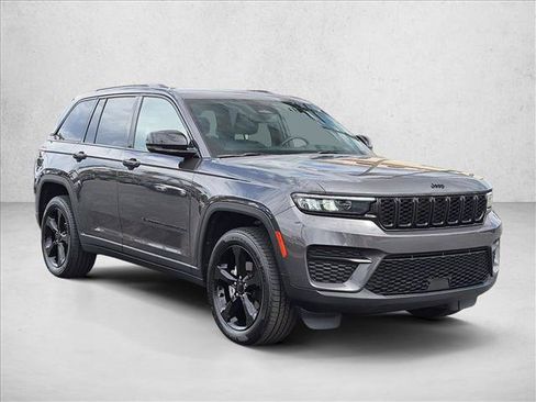 Used 2024 Jeep Grand Cherokee Altitude AWD/4WD image 3