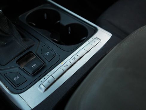 Used 2025 Kia Carnival FWD image 28