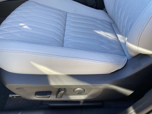 New 2025 Mitsubishi Outlander Platinum Edition S-AWC AWD image 10