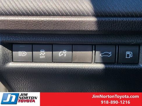 Used 2025 Toyota Camry SE w/ Multimedia Upgrade Package image 23