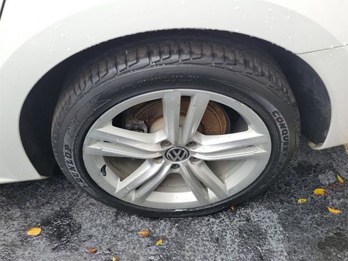 Used 2012 Volkswagen Passat 3.6 SEL Premium image 9