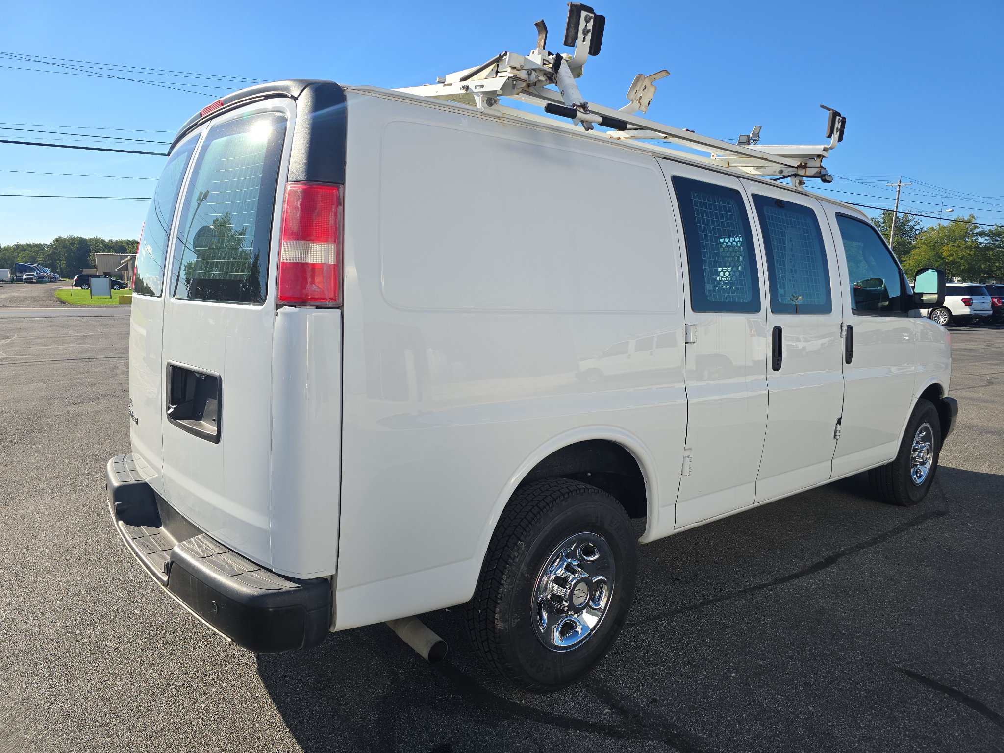Used 2017 Chevrolet Express 2500 RWD image 6