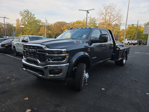 New 2026 RAM 5500 4x4 Crew Cab image 16