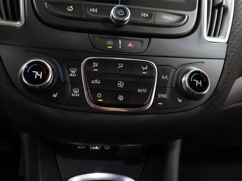 Used 2022 Chevrolet Malibu LT image 9