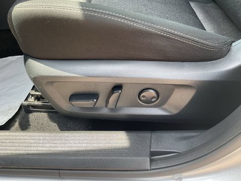 Used 2025 Nissan Rogue SV FWD image 9