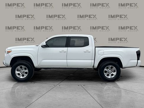 Used 2019 Toyota Tacoma SR image 2