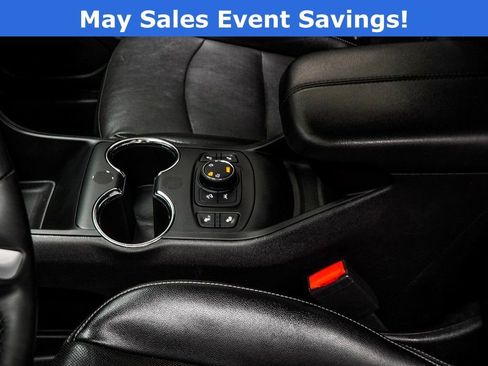 Used 2023 GMC Terrain SLT AWD/4WD image 17