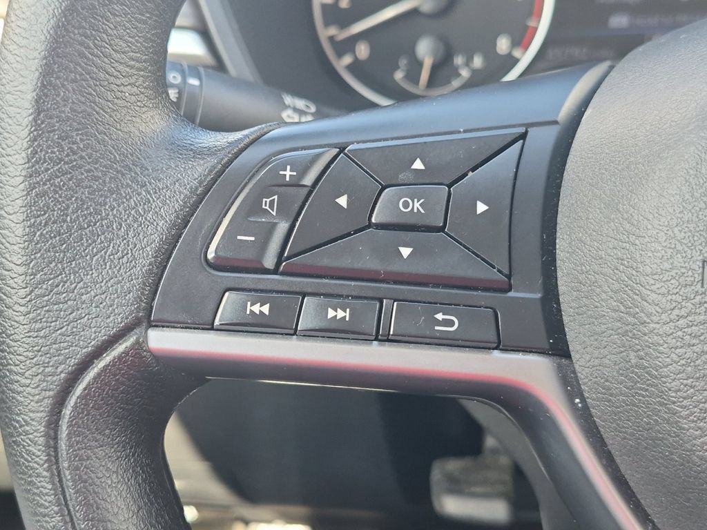 Used 2025 Nissan Altima 2.5 SV FWD image 23