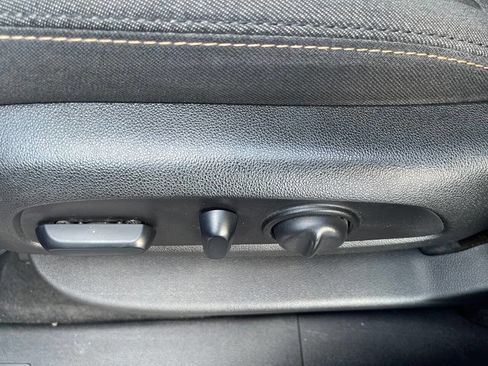 Used 2018 Chevrolet Equinox LT AWD/4WD image 15