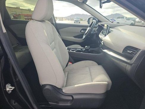 Used 2024 Nissan Rogue SV image 6