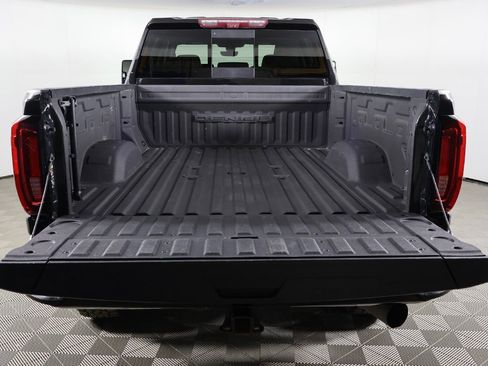 Used 2022 GMC Sierra 2500 Denali w/ Denali Black Diamond Edition image 18
