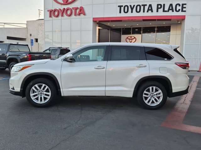 Used 2016 Toyota Highlander LE FWD image 12